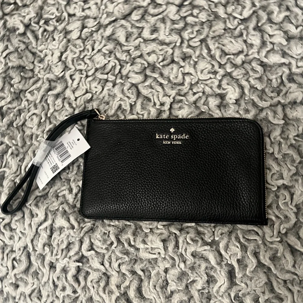 Kate Spade Lucy Medium Wristlet Black Pebbled Leather NWT